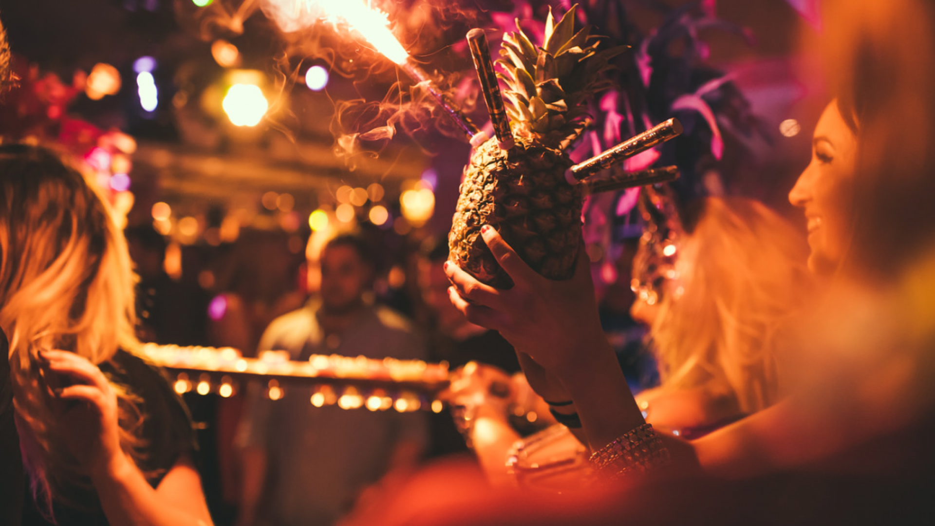 Revolución de Cuba Nightlife 